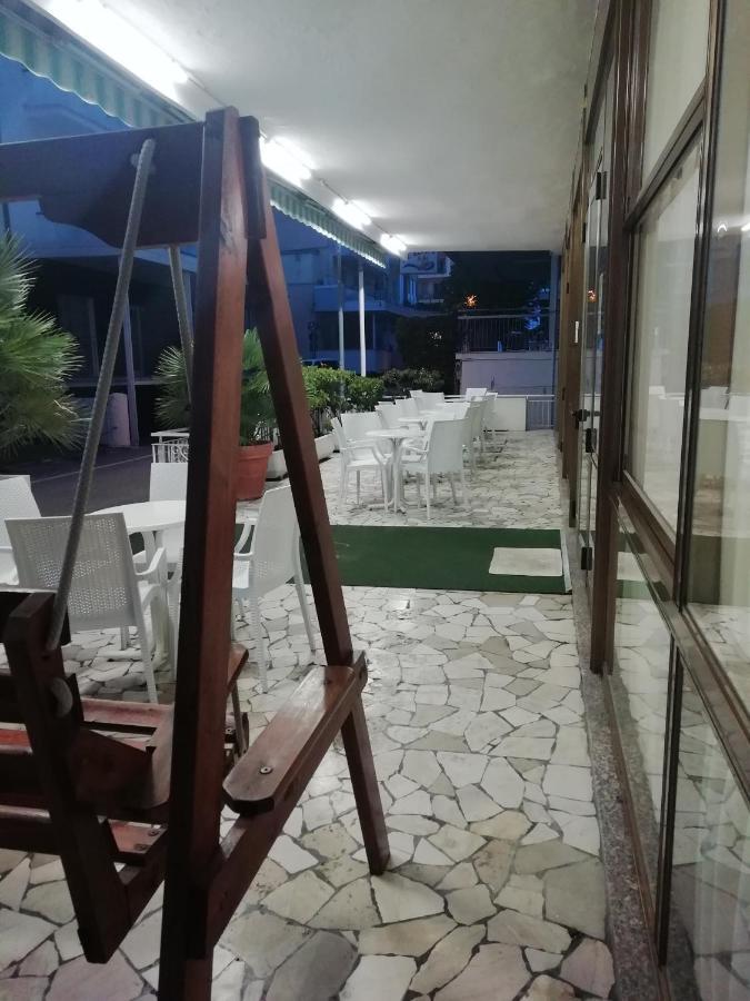 Hotel Mediterraneo Rimini Exterior foto