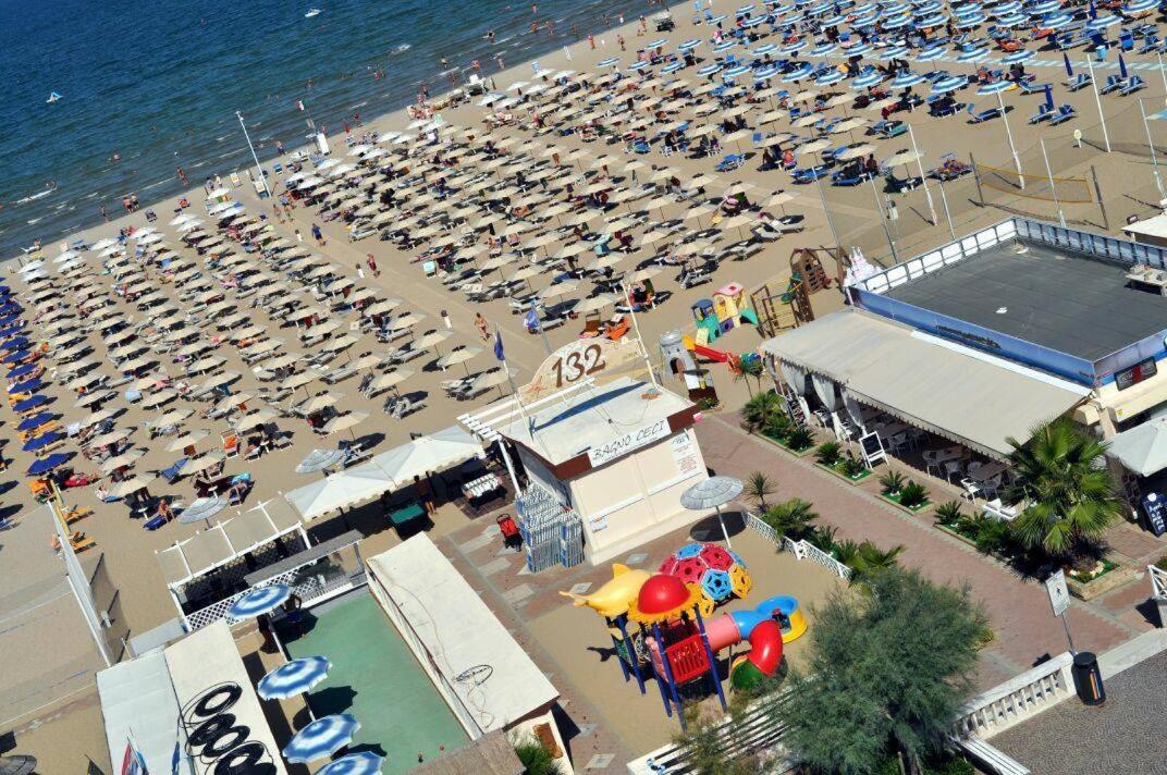 Hotel Mediterraneo Rimini Exterior foto
