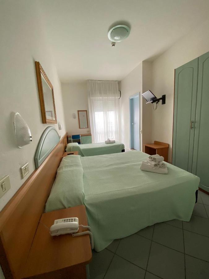 Hotel Mediterraneo Rimini Exterior foto